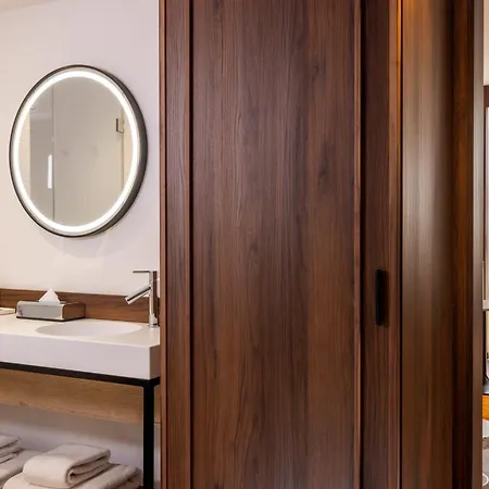 56 Hotel 4*